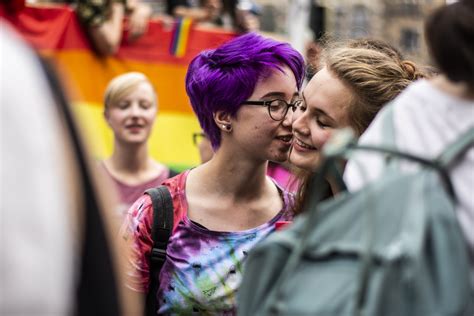 bi vrouw|Bisexual community